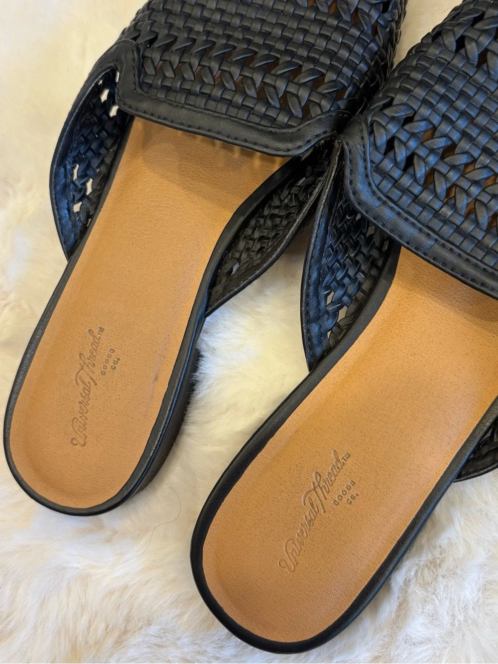 Universal Thread Black Slip On Pointed Toe Mules